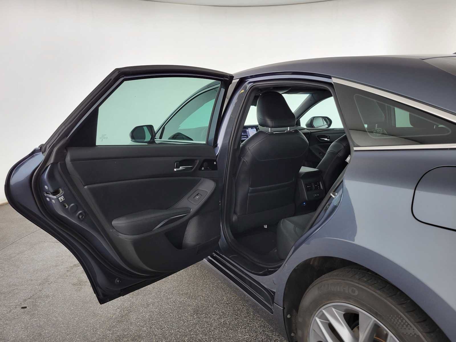 Used 2020 Toyota Avalon XLE w/ Carpet Mat Package FWD image 15