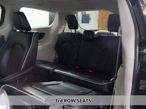 Used 2023 Chrysler Pacifica Limited FWD image 10
