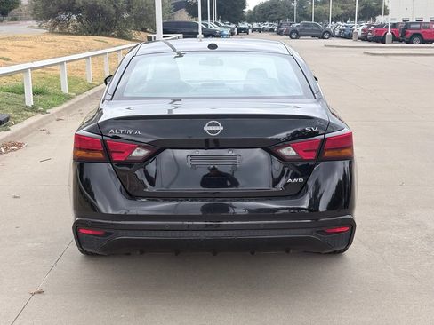 Used 2024 Nissan Altima 2.5 SV AWD/4WD image 5