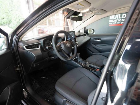 Used 2020 Toyota Corolla LE FWD image 8