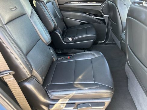 Used 2025 Cadillac Escalade Luxury AWD/4WD image 10