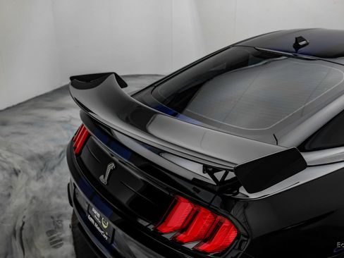 Used 2021 Ford Mustang Shelby GT500 w/ Carbon Fiber Track Pack RWD image 18