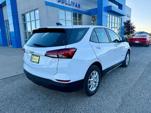 Used 2022 Chevrolet Equinox LS image 4