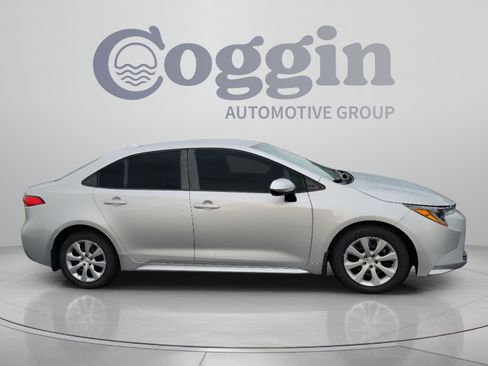Used 2023 Toyota Corolla LE FWD image 5