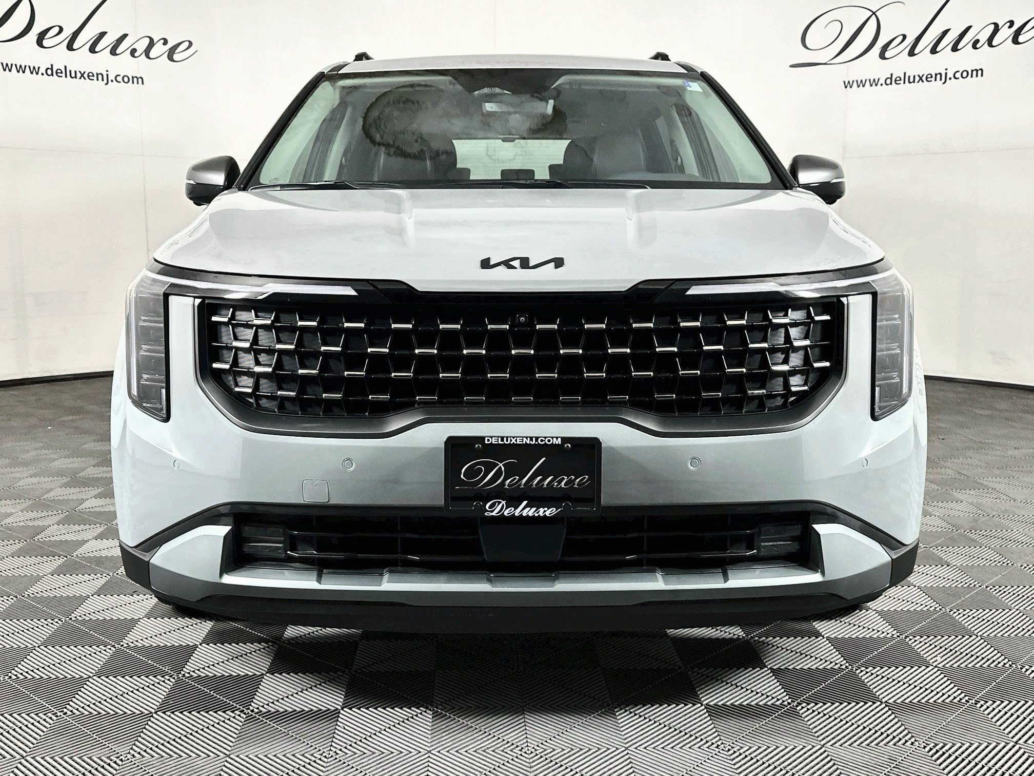Used 2025 Kia Carnival SX Prestige FWD image 2