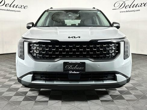 Used 2025 Kia Carnival SX Prestige FWD image 2