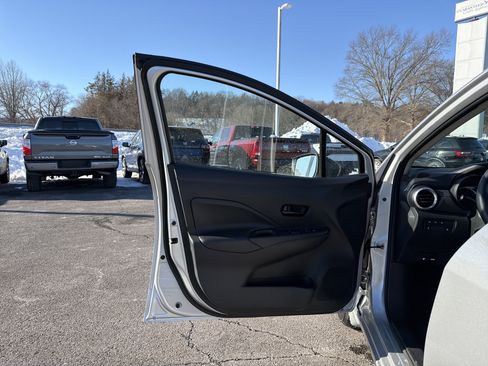 Used 2025 Nissan Versa S w/ Trunk Package image 10