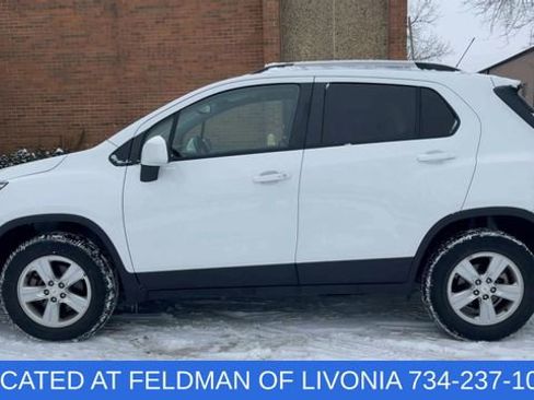 Certified 2022 Chevrolet Trax LT w/ LT Convenience Package image 5