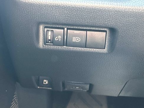 Used 2021 Toyota RAV4 LE AWD/4WD image 29