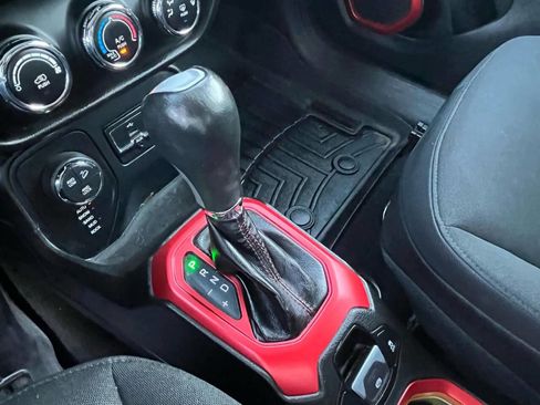 Used 2016 Jeep Renegade Trailhawk image 23