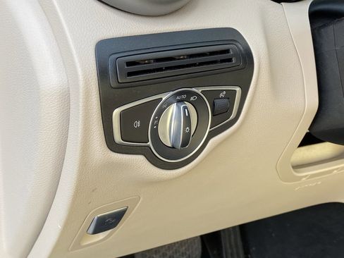 Used 2021 Mercedes-Benz GLC 300 4MATIC image 12