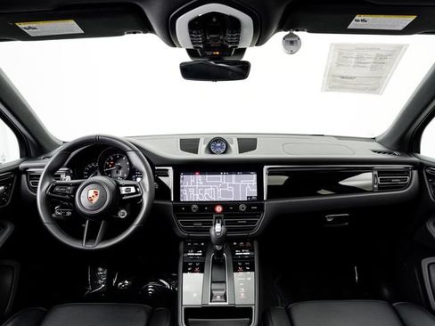 Certified 2026 Porsche Macan AWD/4WD image 19