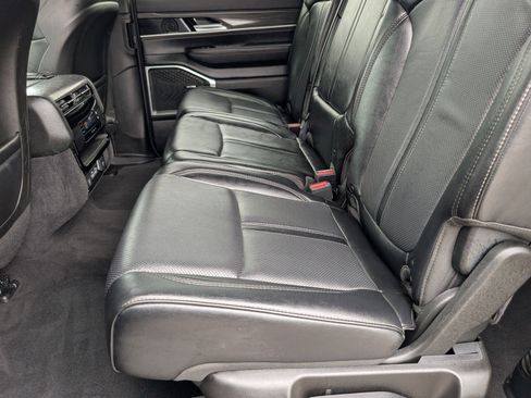 Used 2024 Jeep Wagoneer Series II w/ Flexible Seating Group RWD image 16