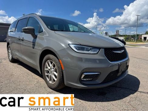 Used 2022 Chrysler Pacifica Touring-L w/ Uconnect Theater Family Group FWD image 1