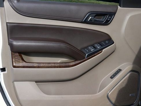 Used 2016 Chevrolet Suburban LT image 9