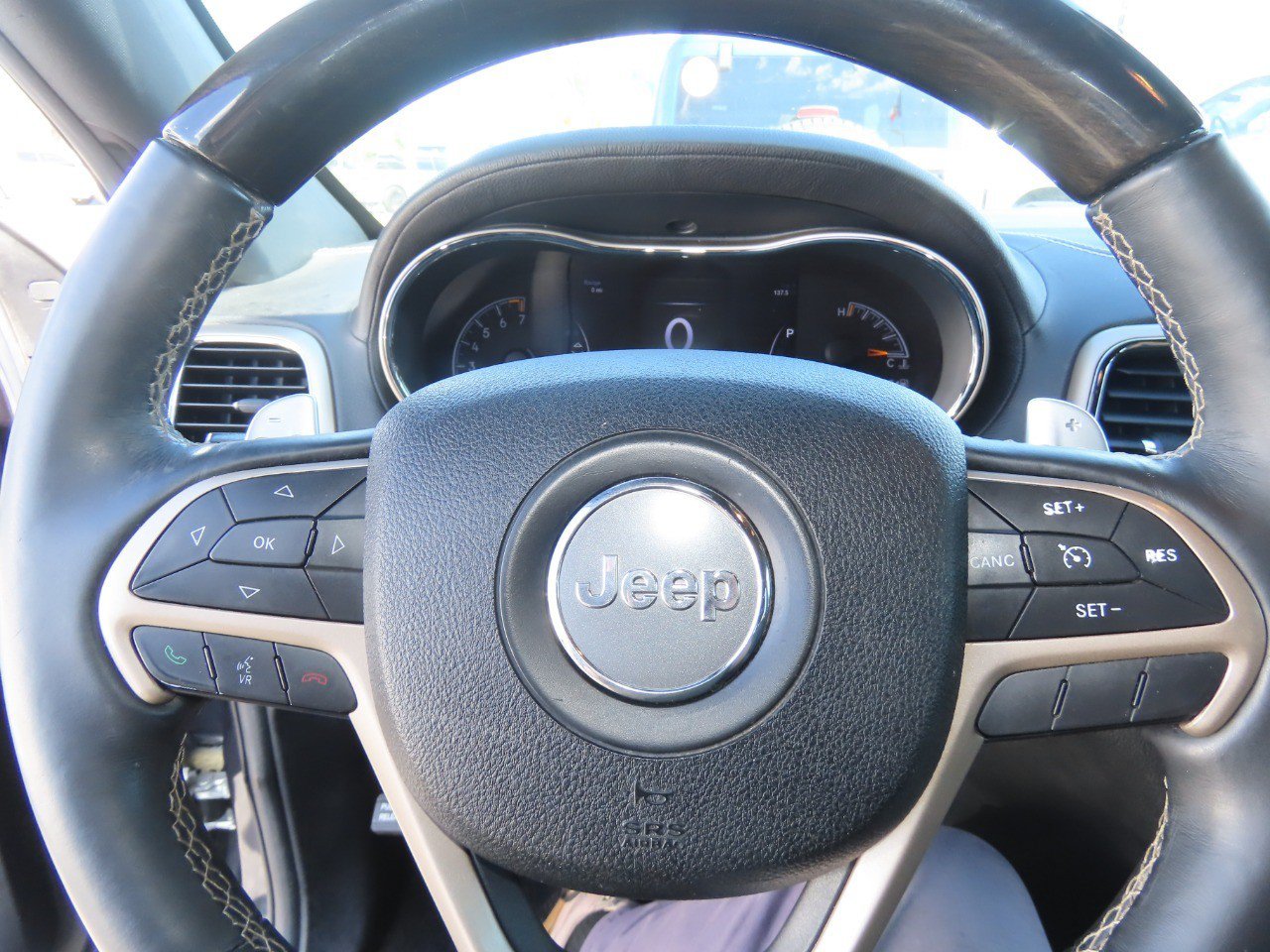 Used 2015 Jeep Grand Cherokee Overland RWD image 27