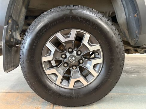 Used 2020 Toyota Tacoma TRD Off-Road image 8