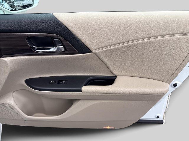 Used 2017 Honda Accord Touring image 25