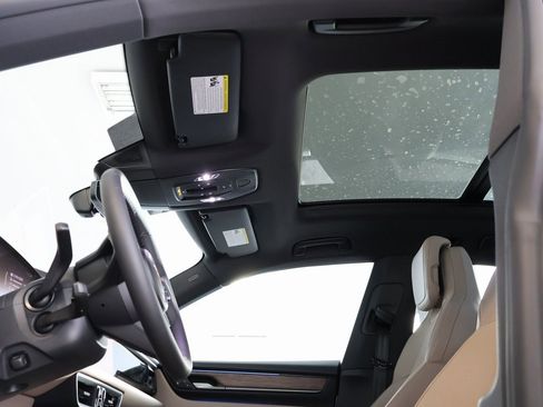 Used 2025 Porsche Macan 4S Electric image 35