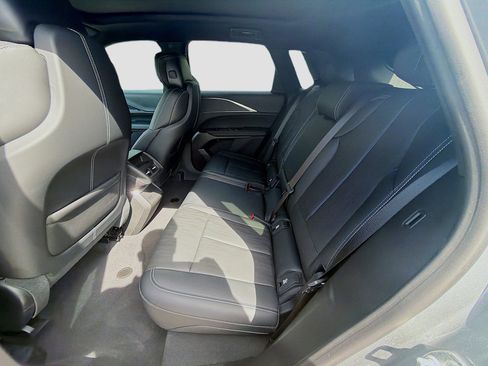 Used 2024 Cadillac Lyriq Luxury image 24