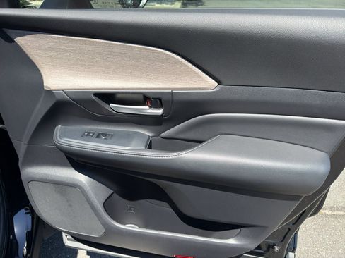 Used 2025 Toyota Grand Highlander AWD Hybrid image 36