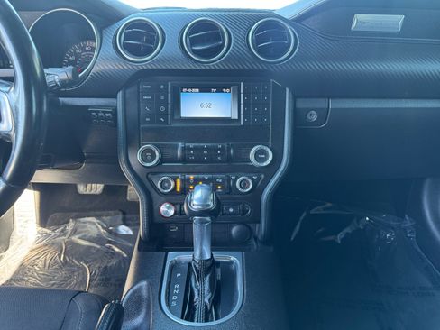Used 2019 Ford Mustang Convertible RWD image 11