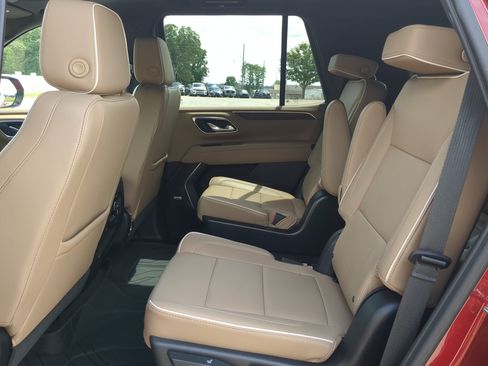 Used 2023 Chevrolet Tahoe Premier AWD/4WD image 12