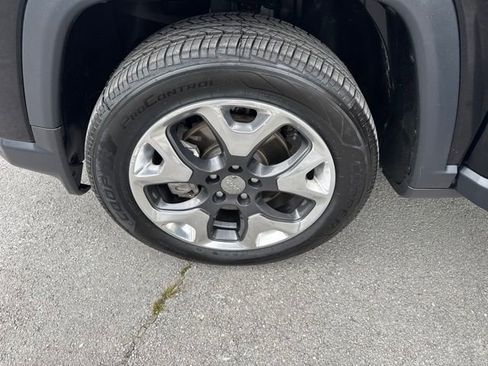 Used 2018 Jeep Compass Limited w/ Navigation Group AWD/4WD image 16