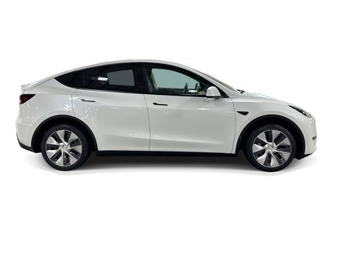 Certified 2023 Tesla Model Y Long Range AWD/4WD image 7
