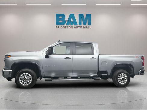 Used 2026 Chevrolet Silverado 2500 LT AWD/4WD image 3
