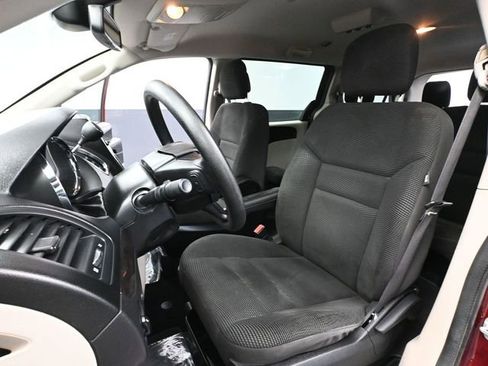 Used 2020 Dodge Grand Caravan SE w/ UConnect Hands-Free Group FWD image 21