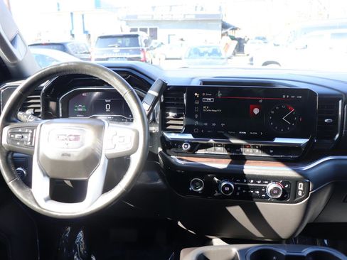 Used 2024 GMC Sierra 1500 SLT image 17