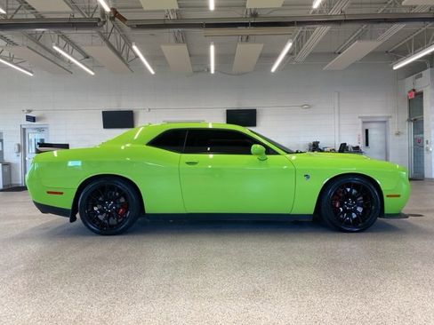 Used 2015 Dodge Challenger SRT Hellcat image 4