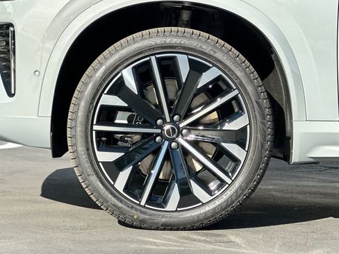 New 2026 Volvo XC90 T8 Plus w/ Protection Package Premier image 26