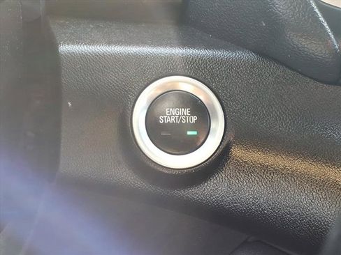 Used 2024 GMC Terrain SLE w/ Driver Convenience Package image 17