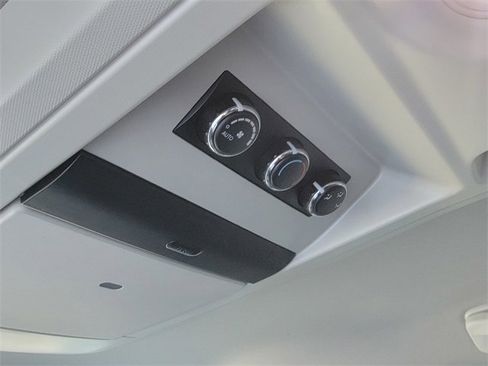 Used 2014 Chrysler Town & Country Touring image 15