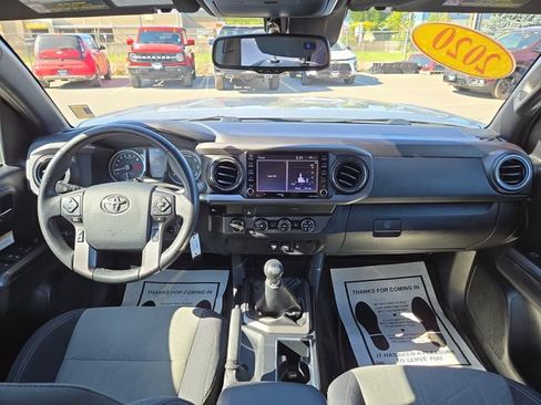Used 2020 Toyota Tacoma TRD Off-Road AWD/4WD image 4