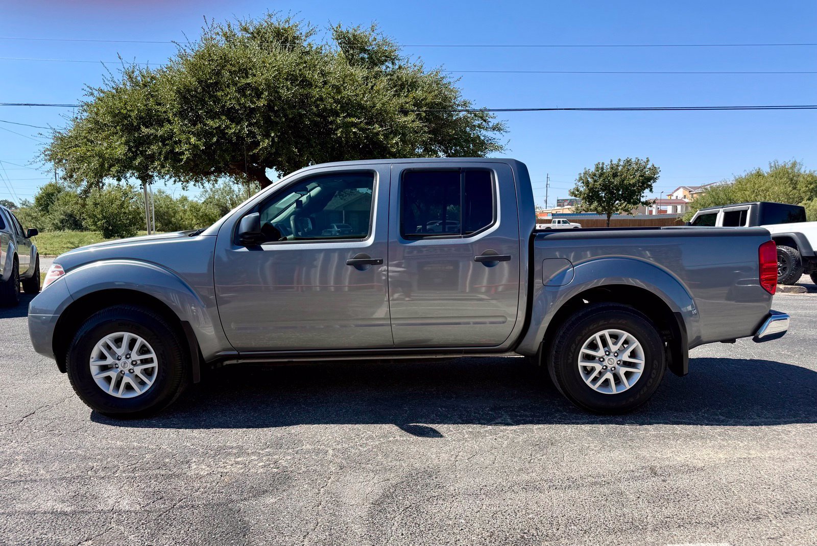 Used 2018 Nissan Frontier SV RWD image 6