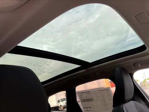 New 2026 Volvo XC60 B5 Plus w/ Climate Package image 29