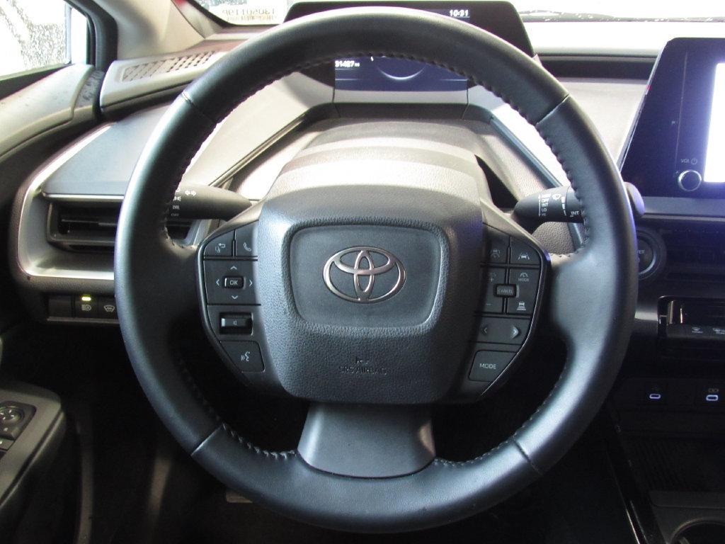 Certified 2025 Toyota Prius LE FWD image 21