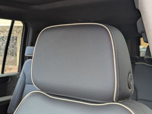 Used 2025 GMC Yukon XL Elevation AWD/4WD image 12