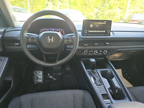 Used 2025 Honda Accord SE image 14