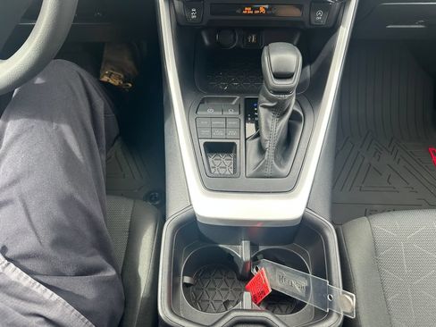 Used 2025 Toyota RAV4 XLE AWD/4WD image 18