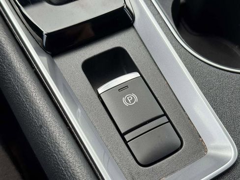 Used 2022 Nissan Altima 2.5 SV AWD/4WD image 13
