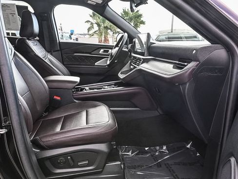 Certified 2025 Ford Explorer Platinum w/ LUX Leather Package AWD/4WD image 18