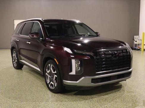 Used 2023 Hyundai Palisade Limited w/ Winter Package AWD/4WD image 1