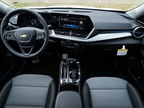 New 2026 Chevrolet Trax LT image 12