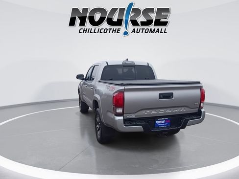 Used 2018 Toyota Tacoma TRD Sport image 7