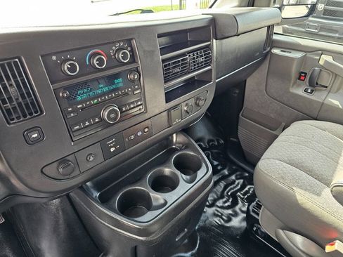 Used 2016 Chevrolet Express 3500 Extended image 16