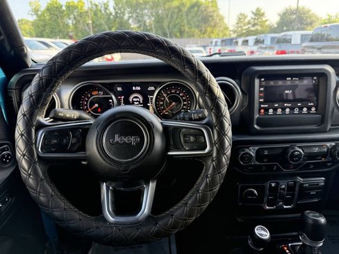 Used 2020 Jeep Wrangler Unlimited Sahara AWD/4WD image 22